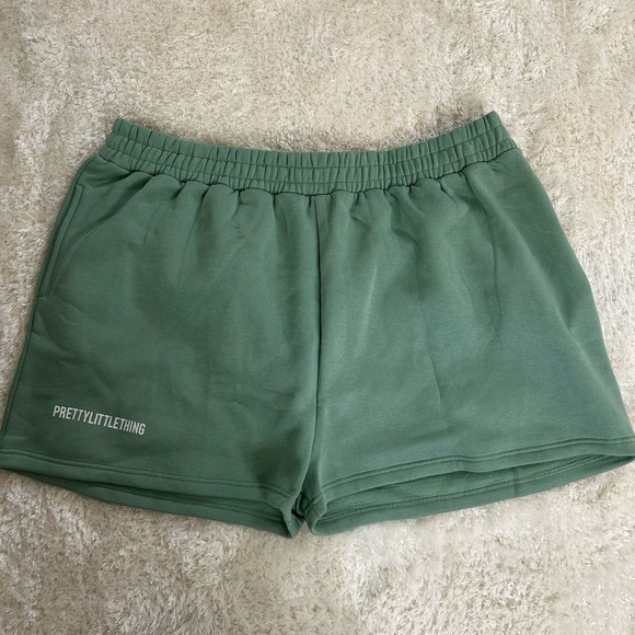 PrettyLittleThing Green Women's Shorts - Picture 1 of 2